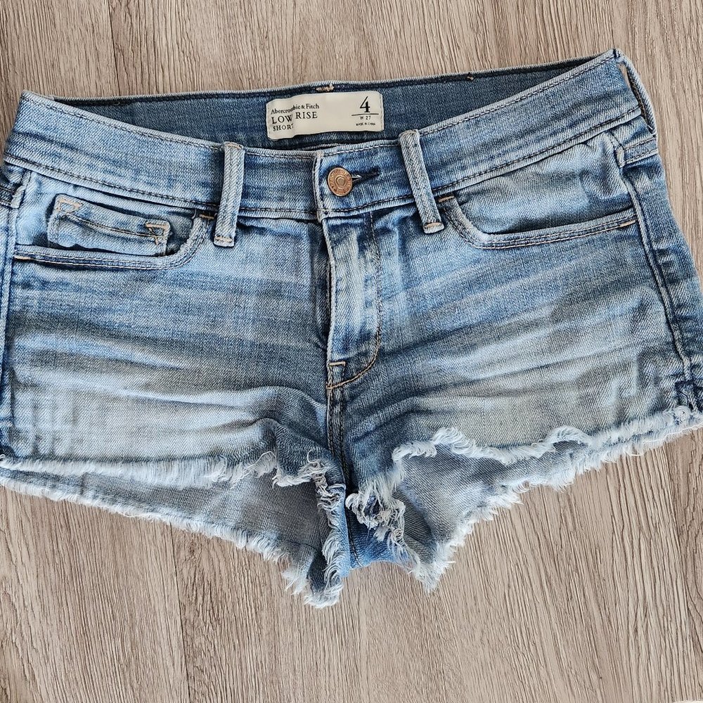 Abercrombie and Fitch – Low Rise – Jean Shorts – Size 4
